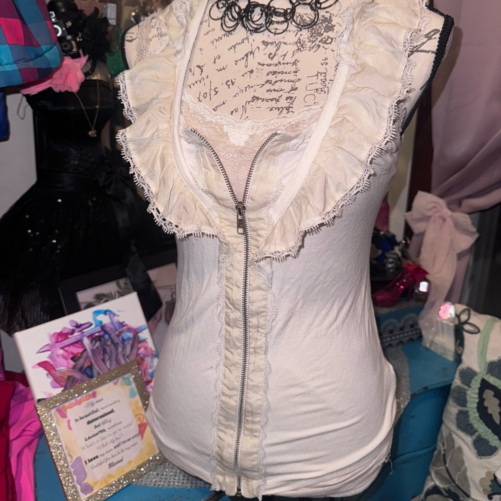 This photo does not do this top justice so cute and very rare